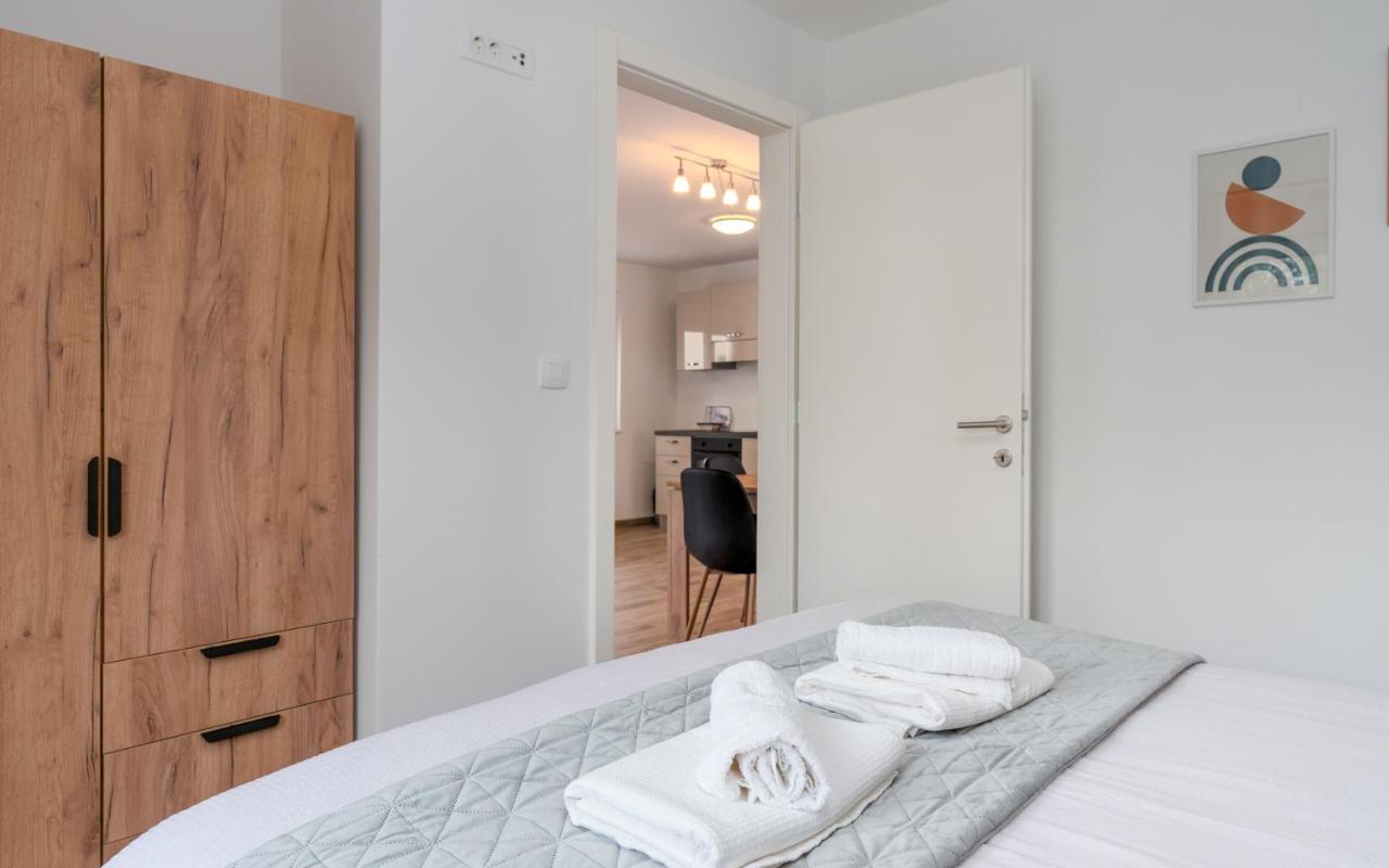 Number One Apartments Vir Exterior foto